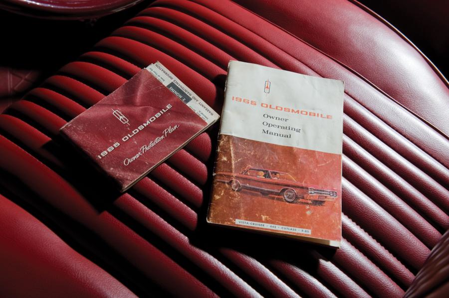  Oldsmobile Cutlass 442 Convertible 1965 года  (фото 9 из 11)
